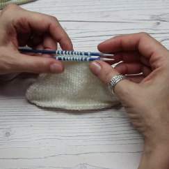 Learn Kitchener Stitch with the UKHKA’s Yarn Doctors!